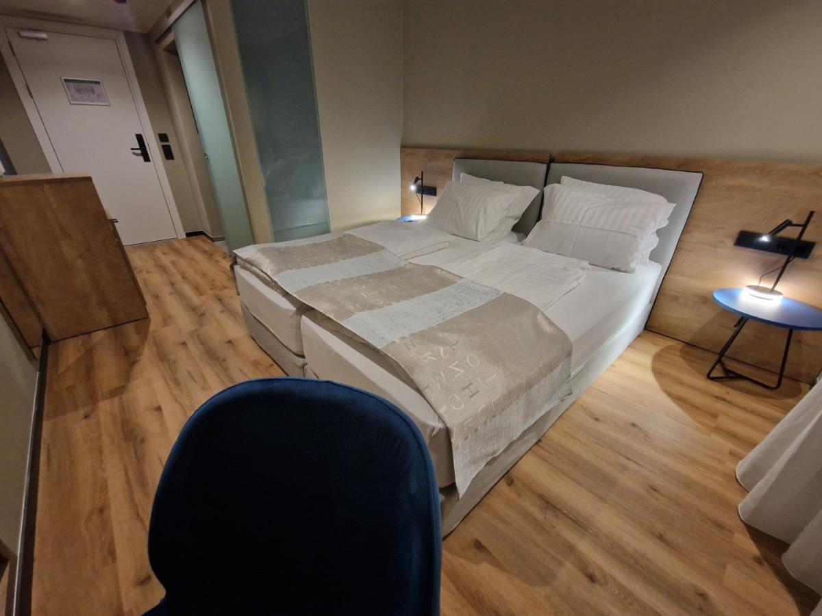 Hotel Wehra Wehr  Екстериор снимка